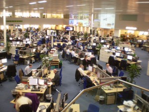 La célèbre salle de rédaction bimédia du Telegraph (photo Lloyd Davis)